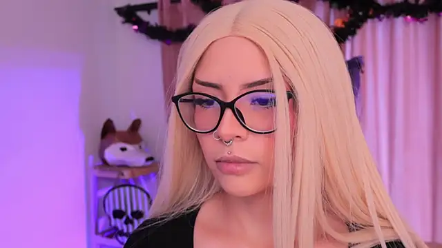 Misselektra   online show from 10.18.25