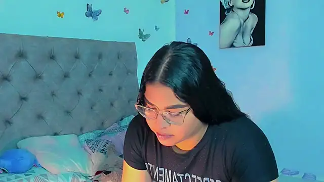 mabellfox online show from 12.28.24