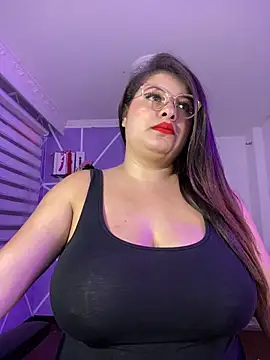 Snapshot of MiiaaJoness chatting on 12.21.24 MiiaaJoness online show from 12.21.24