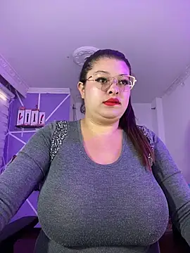 Snapshot of MiiaaJoness chatting on 01.23.25 MiiaaJoness online show from 01.23.25