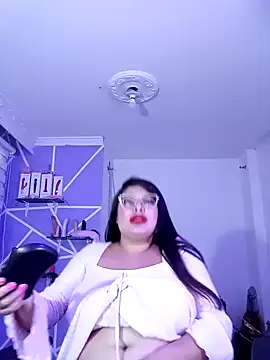 Snapshot of MiiaaJoness chatting on 01.28.25 MiiaaJoness online show from 01.28.25