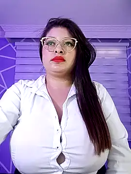 Snapshot of MiiaaJoness chatting on 02.14.25 MiiaaJoness online show from 02.14.25