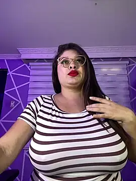 Snapshot of MiiaaJoness chatting on 03.20.25 MiiaaJoness online show from 03.20.25