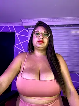 Snapshot of MiiaaJoness chatting on 09.19.25 MiiaaJoness online show from 09.19.25
