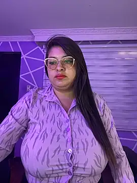 Snapshot of MiiaaJoness chatting on 09.29.25 MiiaaJoness online show from 09.29.25