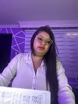 Snapshot of MiiaaJoness chatting on 10.01.25 MiiaaJoness online show from 10.01.25