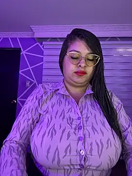 Snapshot of MiiaaJoness chatting on 10.20.25 MiiaaJoness online show from 10.20.25