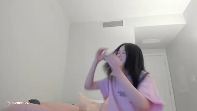 Snapshot of secretgirlfriendxo chatting on 12.26.24 secretgirlfriendxo online show from 12.26.24