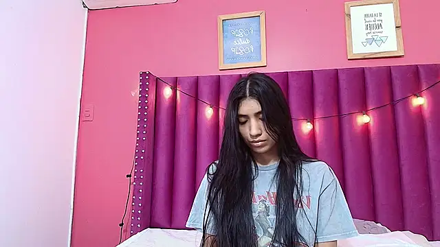 littlee emilyy  online show from 01.22.25