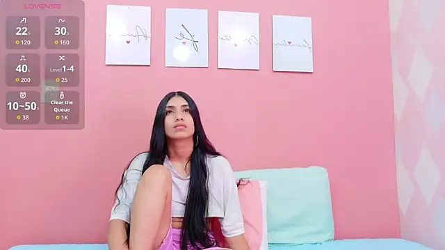 littlee emilyy  online show from 10.04.25