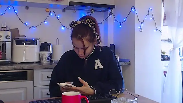 Snapshot of Tasty_Shape chatting on 02.02.25 Tasty Shape online show from 02.02.25