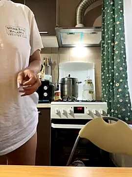 Snapshot of Tasty_Shape chatting on 10.14.25 Tasty Shape online show from 10.14.25