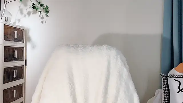 Snapshot of lvy-w chatting on 02.04.25 lvy-w online show from 02.04.25