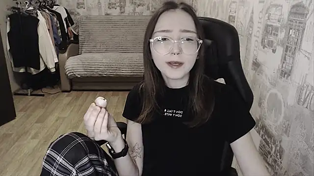 Snapshot of AmeliaKamishiro chatting on 01.10.25 AmeliaKamishiro online show from 01.10.25