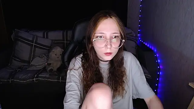 Snapshot of AmeliaKamishiro chatting on 10.14.25 AmeliaKamishiro online show from 10.14.25