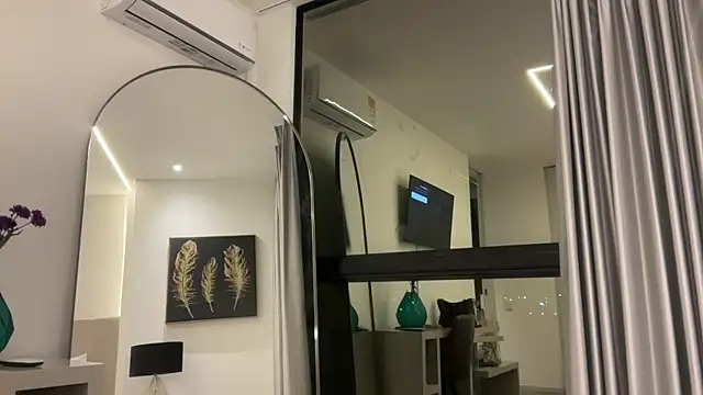 Snapshot of HOT_LADY_777 chatting on 01.30.25 HOT LADY 777 online show from 01.30.25