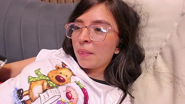 Snapshot of Eva_Macalliter chatting on 12.24.24 Eva Macalliter online show from 12.24.24