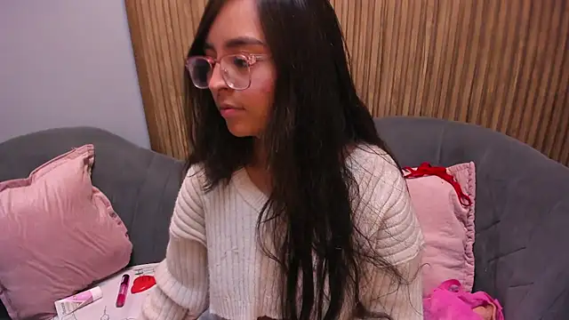 Snapshot of Eva_Macalliter chatting on 12.27.24 Eva Macalliter online show from 12.27.24