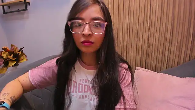 Snapshot of Eva_Macalliter chatting on 01.08.25 Eva Macalliter online show from 01.08.25