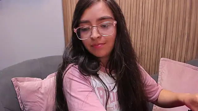 Snapshot of Eva_Macalliter chatting on 01.08.25 Eva Macalliter online show from 01.08.25