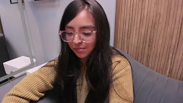 Snapshot of Eva_Macalliter chatting on 01.22.25 Eva Macalliter online show from 01.22.25