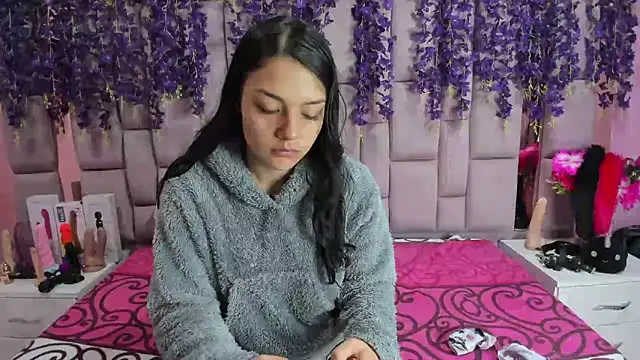 Snapshot of Bich_Anal_ chatting on 01.20.25 Bich Anal online show from 01.20.25