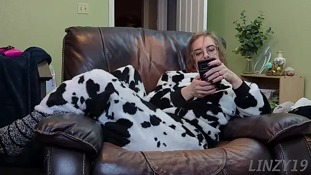 Snapshot of Linzy_19 chatting on 01.12.25 Linzy 19 online show from 01.12.25