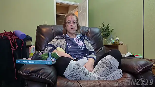 Snapshot of Linzy_19 chatting on 01.13.25 Linzy 19 online show from 01.13.25