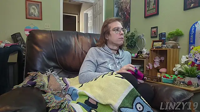 Snapshot of Linzy_19 chatting on 01.22.25 Linzy 19 online show from 01.22.25