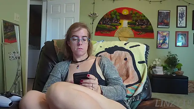 Snapshot of Linzy_19 chatting on 09.25.25 Linzy 19 online show from 09.25.25