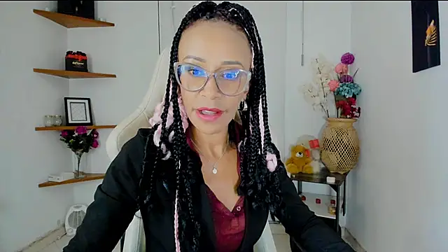 Snapshot of ScarlettMalbec chatting on 01.14.25 ScarlettMalbec online show from 01.14.25