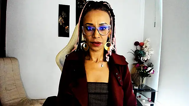 Snapshot of ScarlettMalbec chatting on 02.25.25 ScarlettMalbec online show from 02.25.25