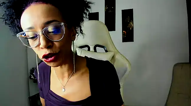 Snapshot of ScarlettMalbec chatting on 03.23.25 ScarlettMalbec online show from 03.23.25