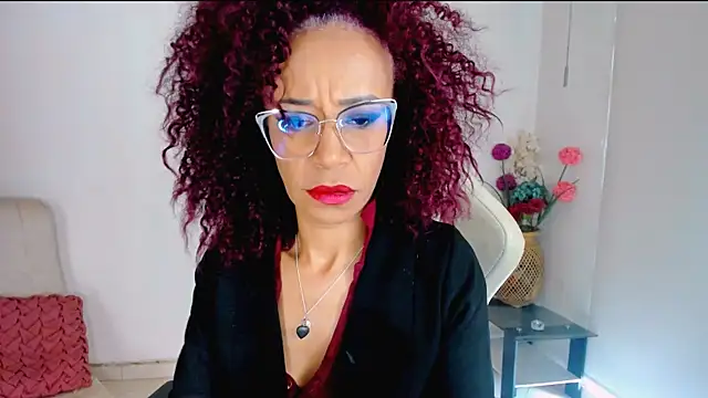 Snapshot of ScarlettMalbec chatting on 09.19.25 ScarlettMalbec online show from 09.19.25