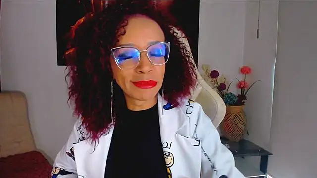 Snapshot of ScarlettMalbec chatting on 10.11.25 ScarlettMalbec online show from 10.11.25