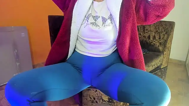 Snapshot of daleska_ayala_1 chatting on 12.18.24 daleska ayala 1 online show from 12.18.24