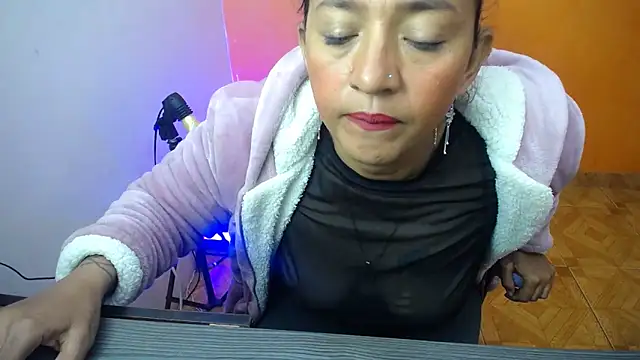 Snapshot of daleska_ayala_1 chatting on 01.24.25 daleska ayala 1 online show from 01.24.25