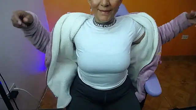 Snapshot of daleska_ayala_1 chatting on 01.29.25 daleska ayala 1 online show from 01.29.25