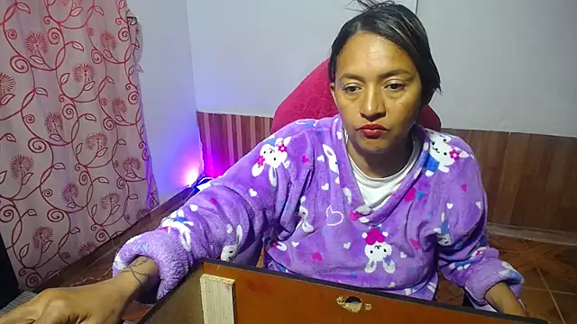 Snapshot of daleska_ayala_1 chatting on 02.22.25 daleska ayala 1 online show from 02.22.25