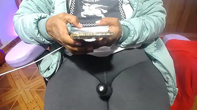 Snapshot of daleska_ayala_1 chatting on 02.25.25 daleska ayala 1 online show from 02.25.25