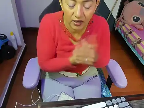 Snapshot of daleska_ayala_1 chatting on 10.10.25 daleska ayala 1 online show from 10.10.25