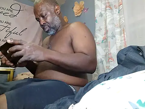 Snapshot of macnificent1fr chatting on 12.04.24 macnificent1fr online show from 12.04.24