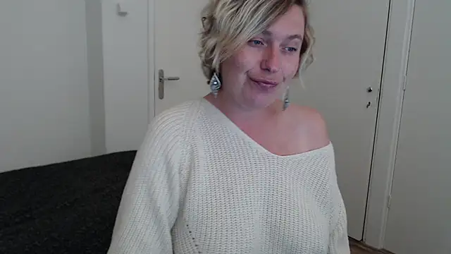 Snapshot of cumfun chatting on 10.20.25 cumfun online show from 10.20.25
