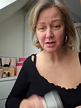 Snapshot of MarleneBloem chatting on 02.27.25 MarleneBloem online show from 02.27.25
