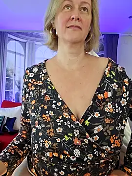 Snapshot of MarleneBloem chatting on 09.20.25 MarleneBloem online show from 09.20.25