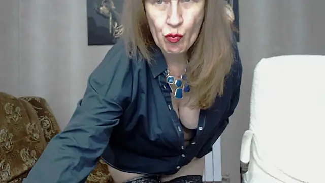 Snapshot of koroleva70 chatting on 12.04.24 koroleva70 online show from 12.04.24