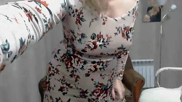 Snapshot of koroleva70 chatting on 02.26.25 koroleva70 online show from 02.26.25