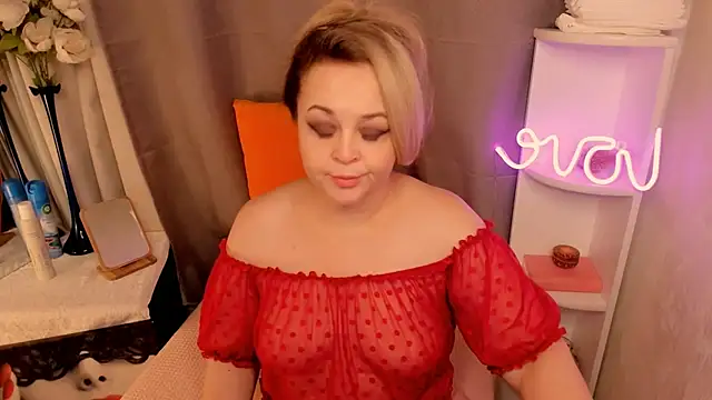 Snapshot of ShannaKingson chatting on 02.09.25 ShannaKingson online show from 02.09.25