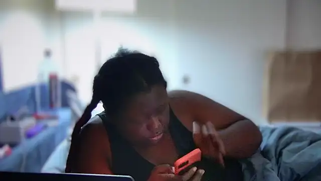 Snapshot of Yagurl__west chatting on 01.24.25 Yagurl west online show from 01.24.25