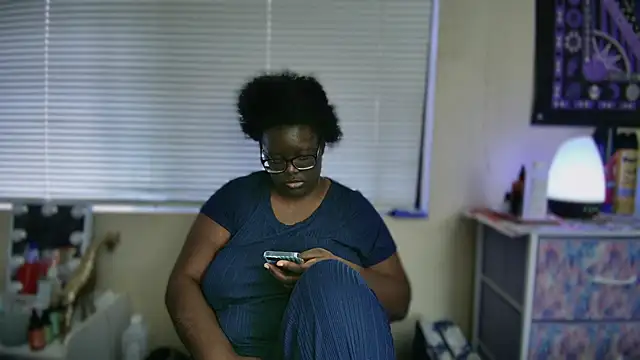 Snapshot of Yagurl__west chatting on 02.14.25 Yagurl west online show from 02.14.25